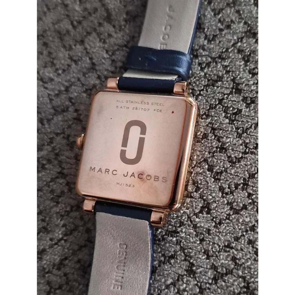 Marc Jacobs Vic MJ1523 watch featuring a rose gold-tone case